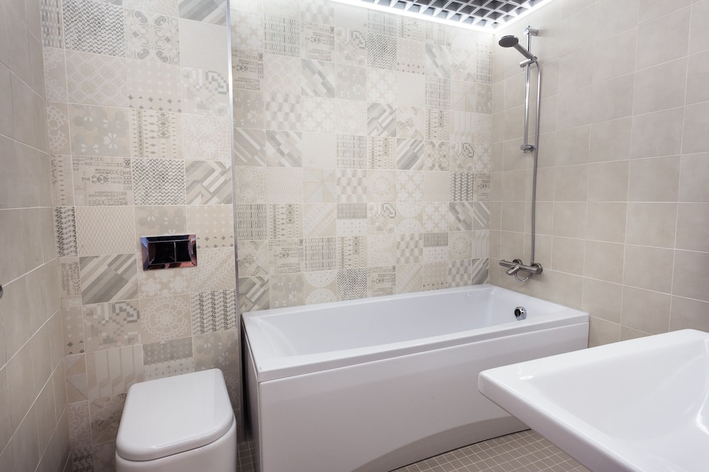 APARTMENT 4, Large 1 Bedroom with Bath photo 2