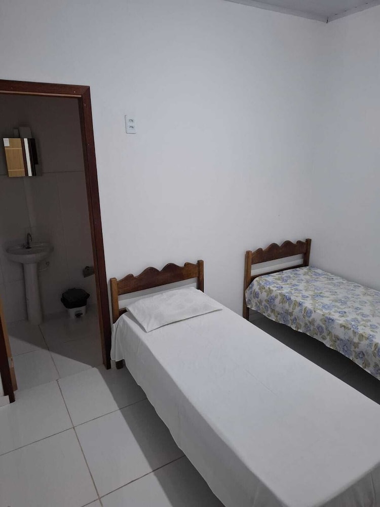 Basic Twin Room photo 2