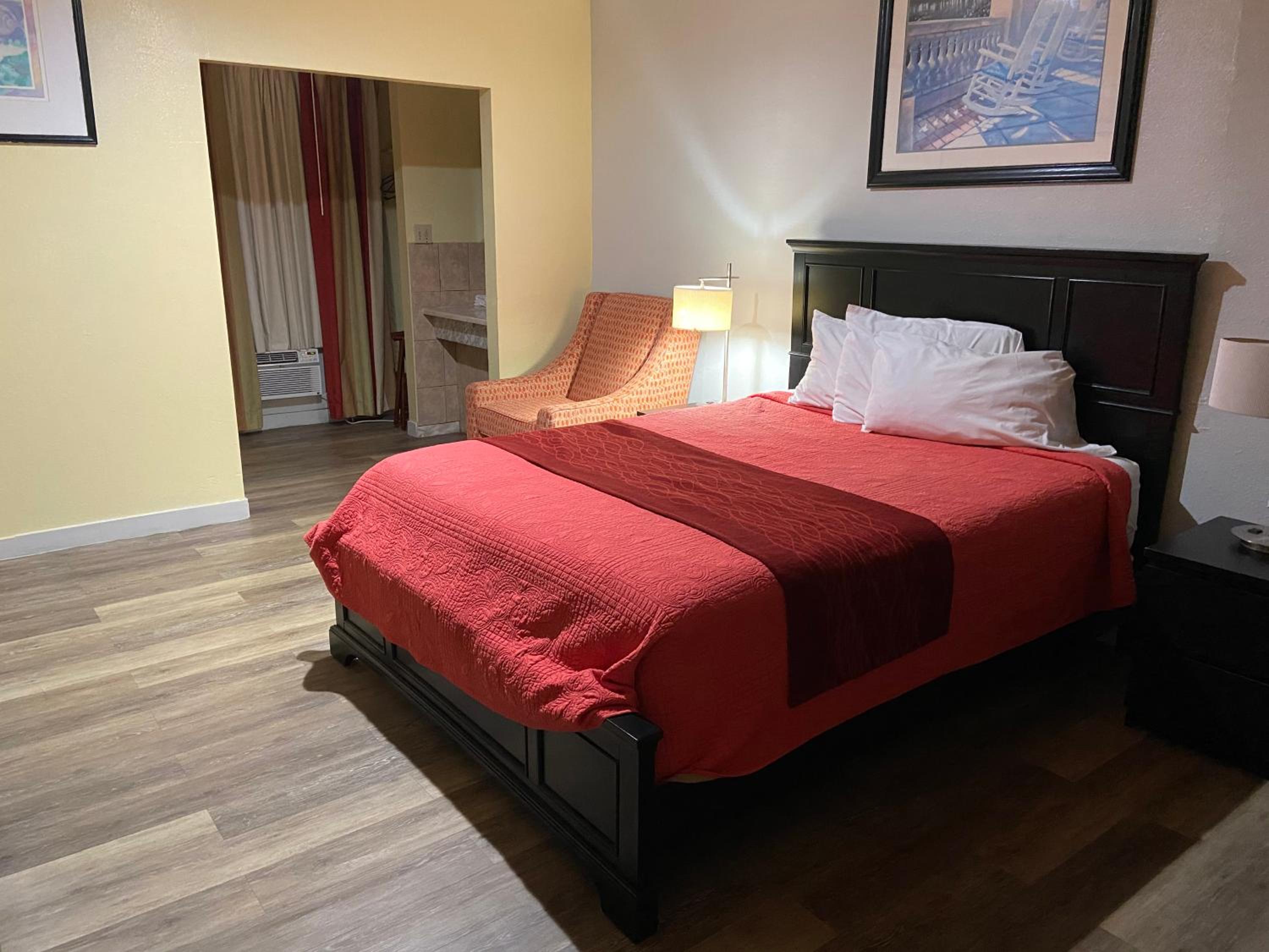 Queen Room - Disability Access photo 1