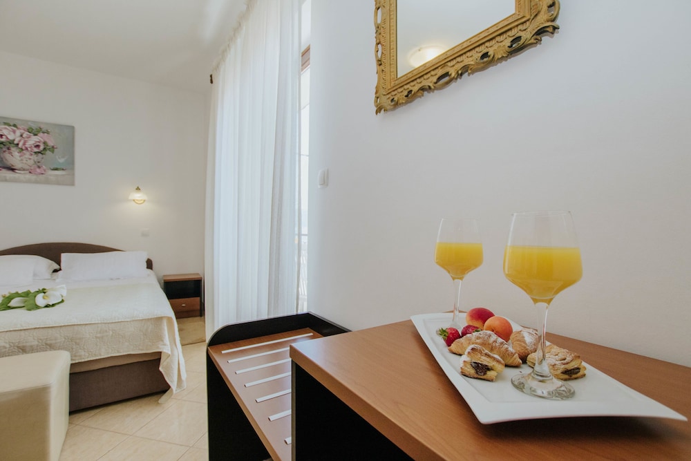 Triple Room, 1 Double Bed with Sofa bed, Balcony, Sea View, photo 6