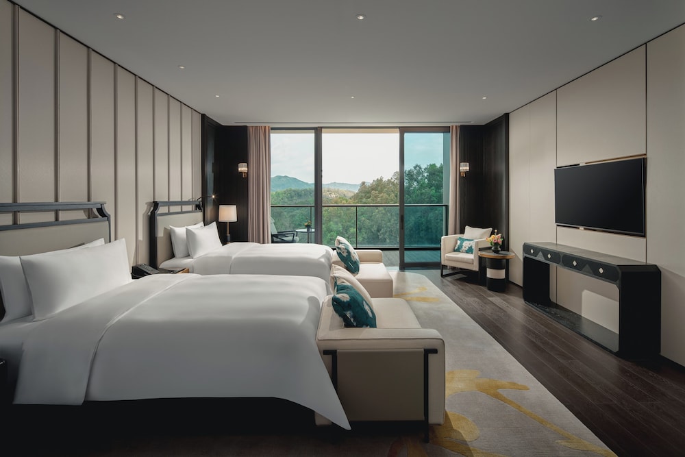 Premier Suite, Multiple Beds, Balcony, Mountain View