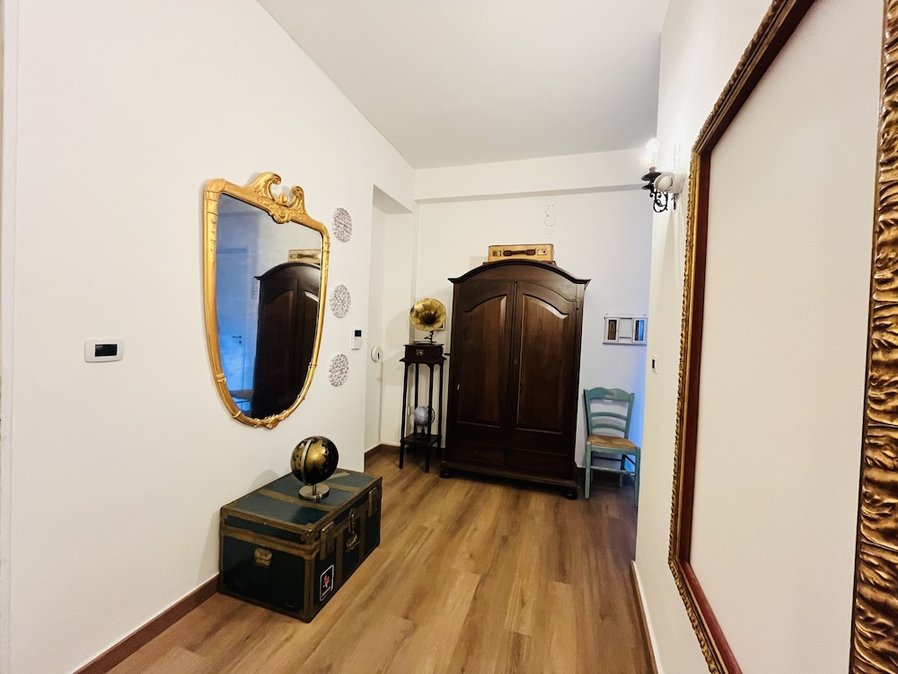 Deluxe Room - Photo 17