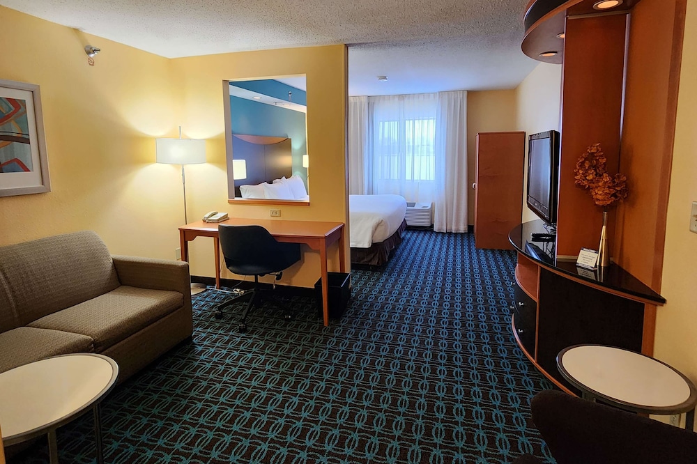 Studio Suite, 1 King Bed, Non Smoking - Photo 1