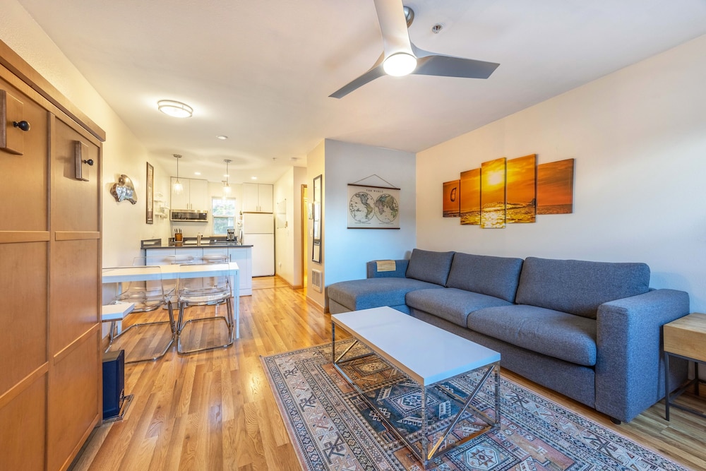 Condo, 1 Bedroom photo 1