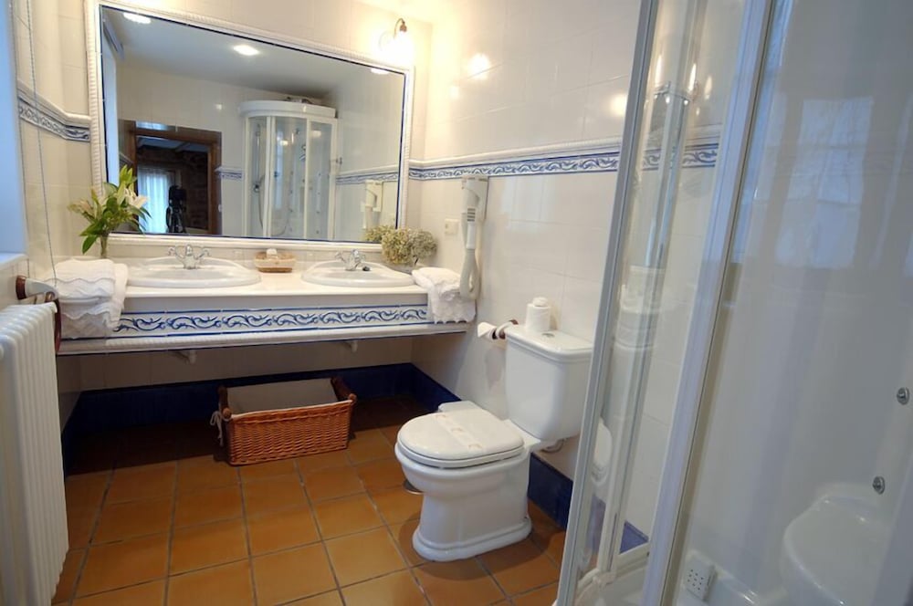 Double Room, 1 King Bed, Garden View photo 2