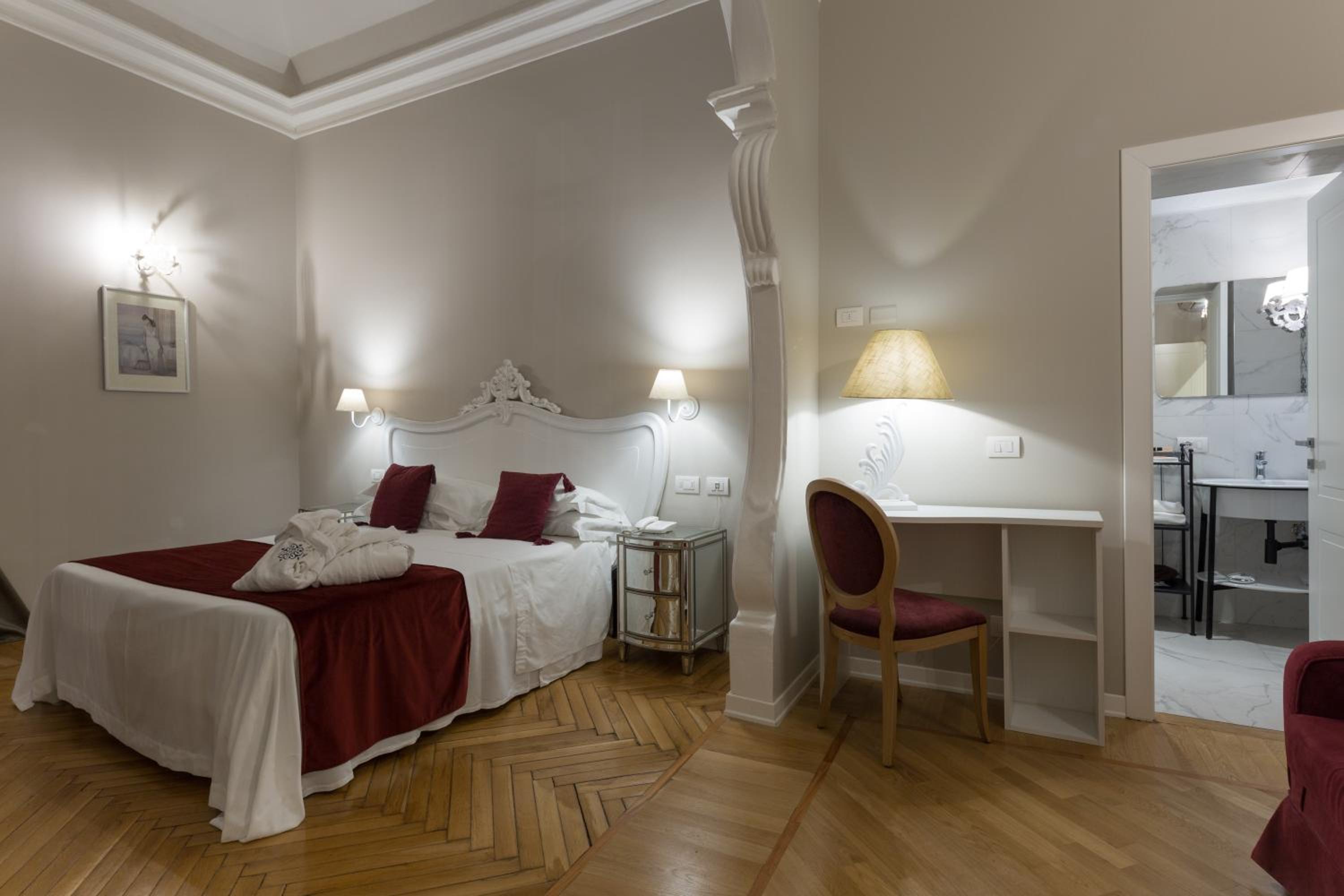 Deluxe Suite with Spa Access  photo 1