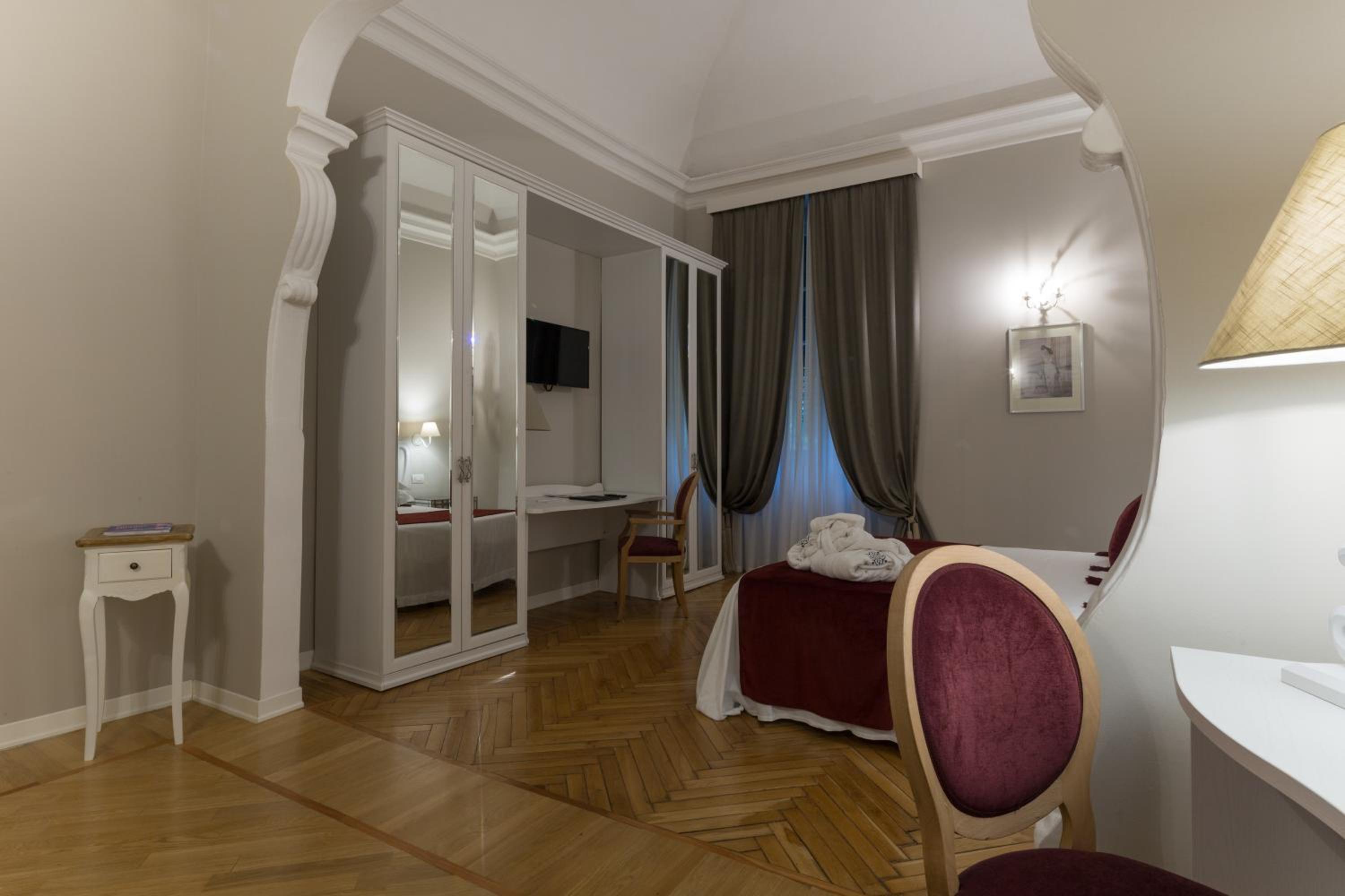 Deluxe Suite with Spa Access  photo 3