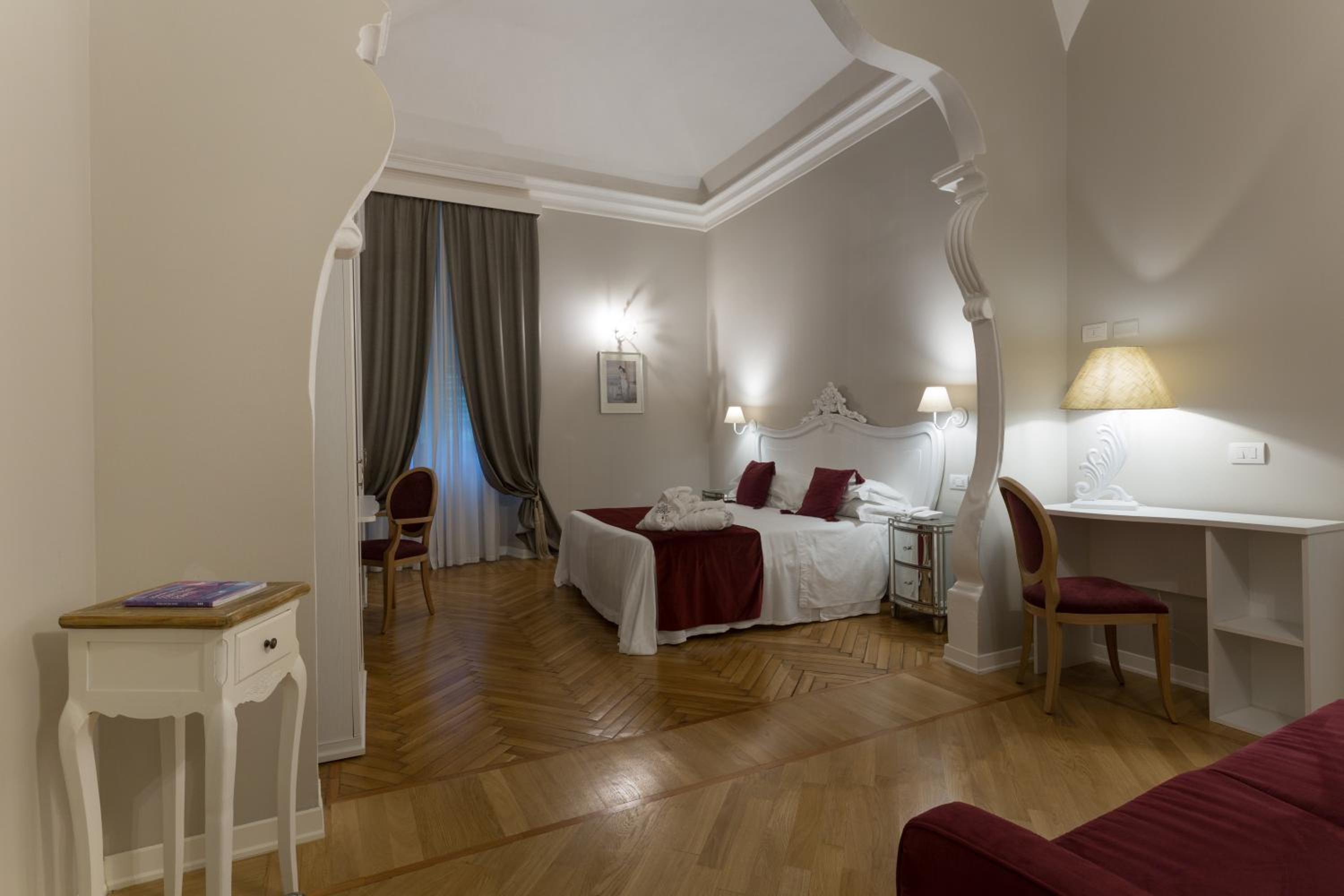 Deluxe Suite with Spa Access  photo 2