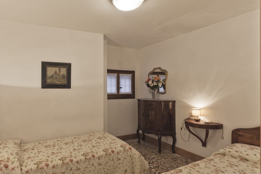 Classic Apartment photo 2