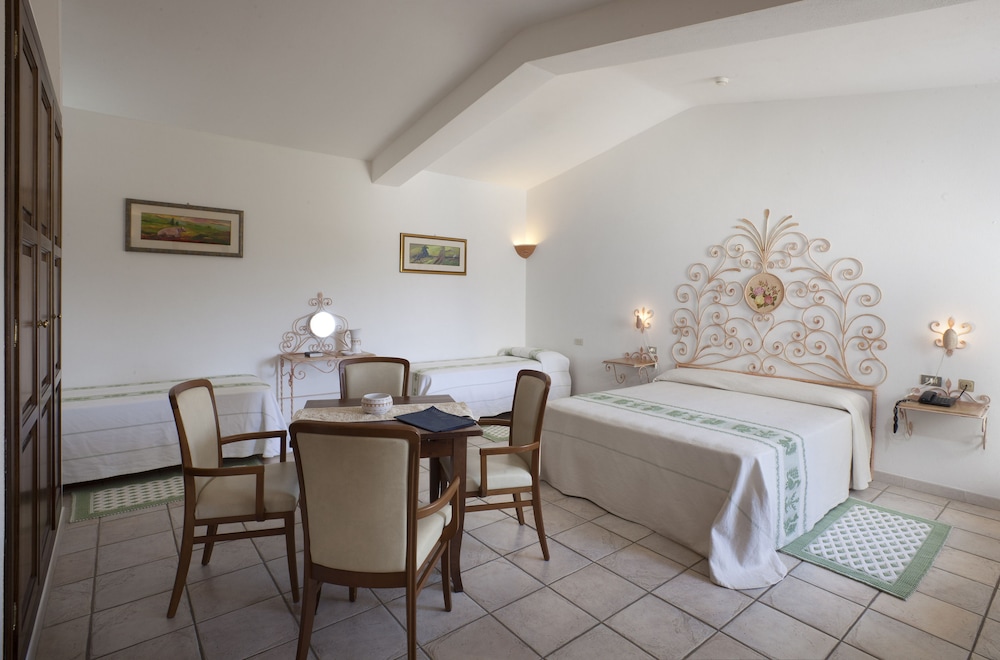 Deluxe Room - Photo 2