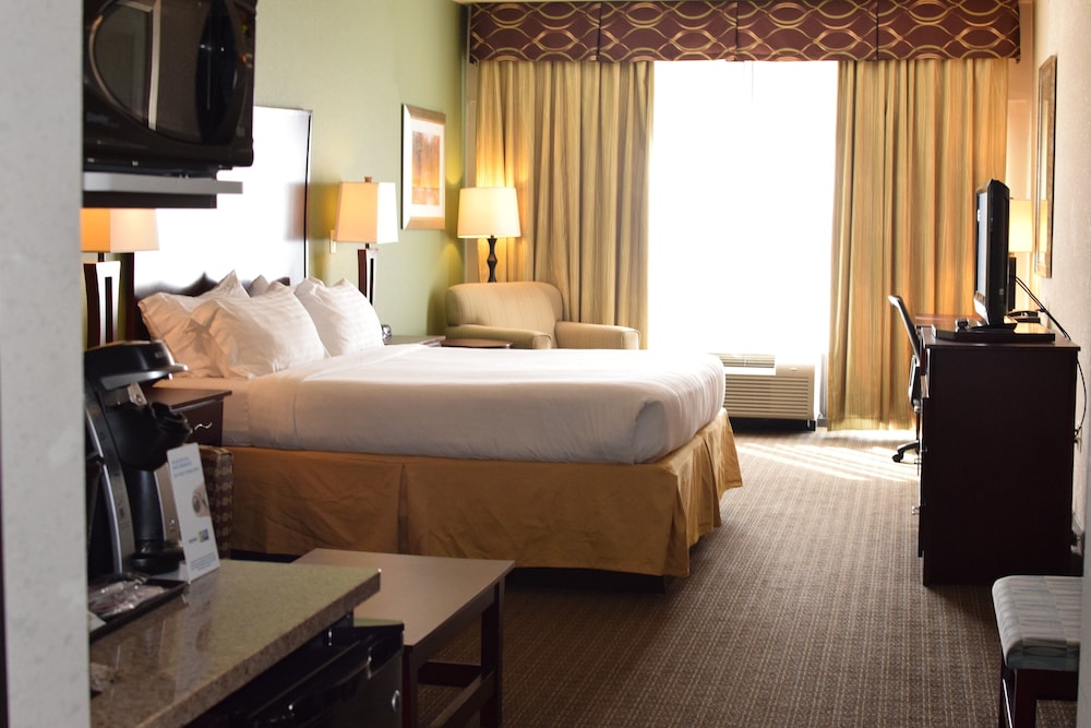 Suite, Multiple Beds - Photo 2