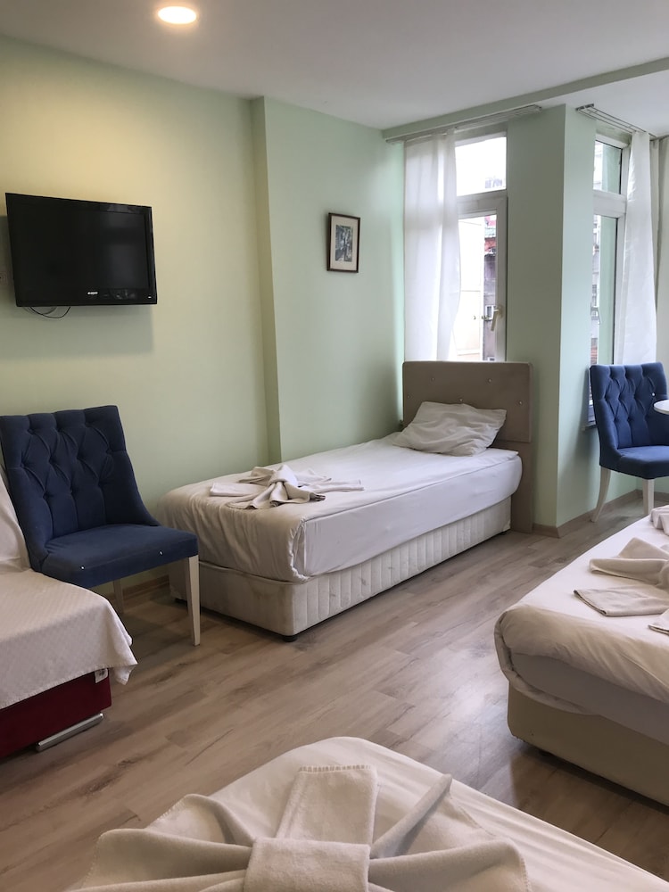 Standard Studio, Multiple Beds, Non Smoking photo 1
