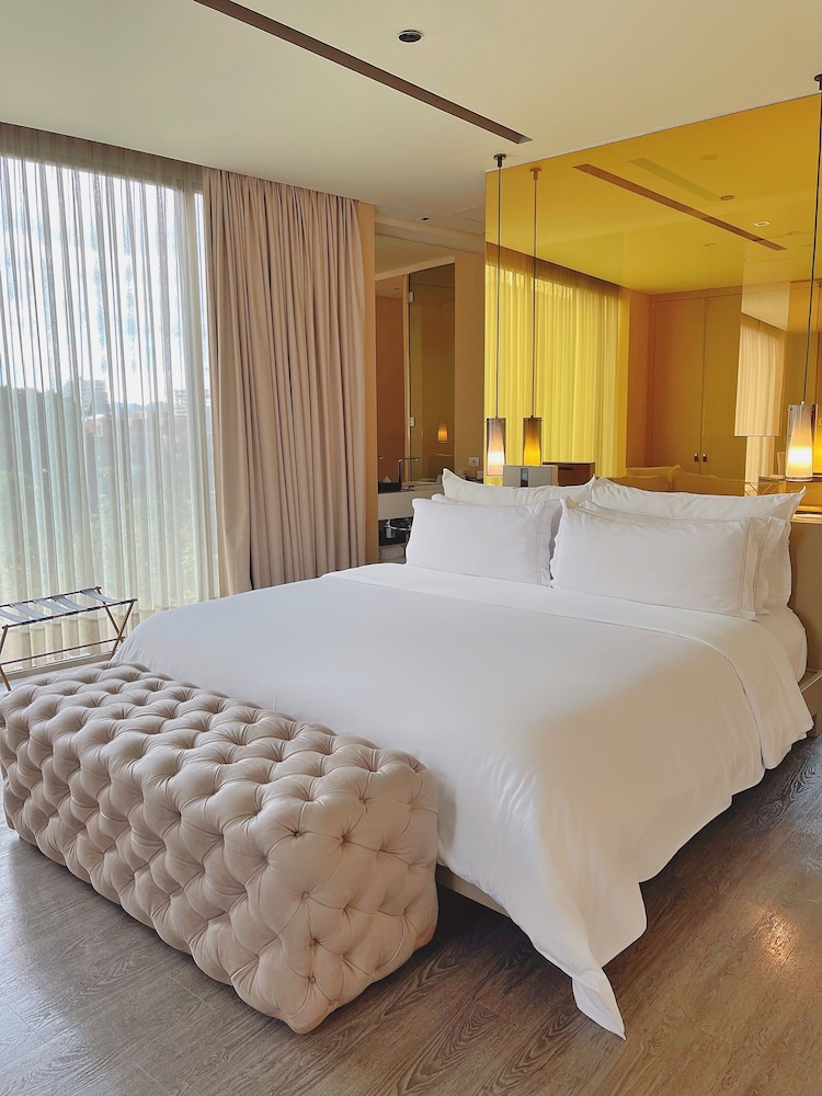 Luxury Suite - Photo 4