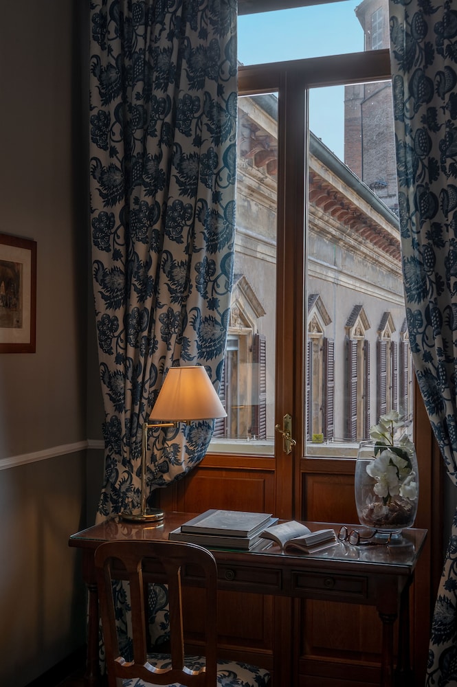 Junior Suite, City View - Photo 4