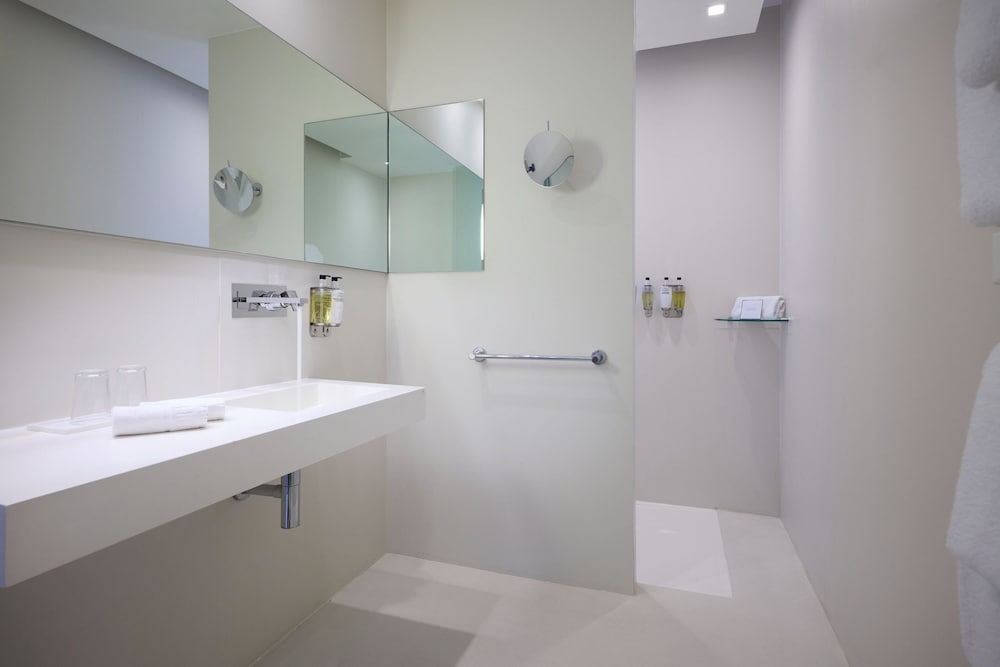 Modern Double Room - Photo 8