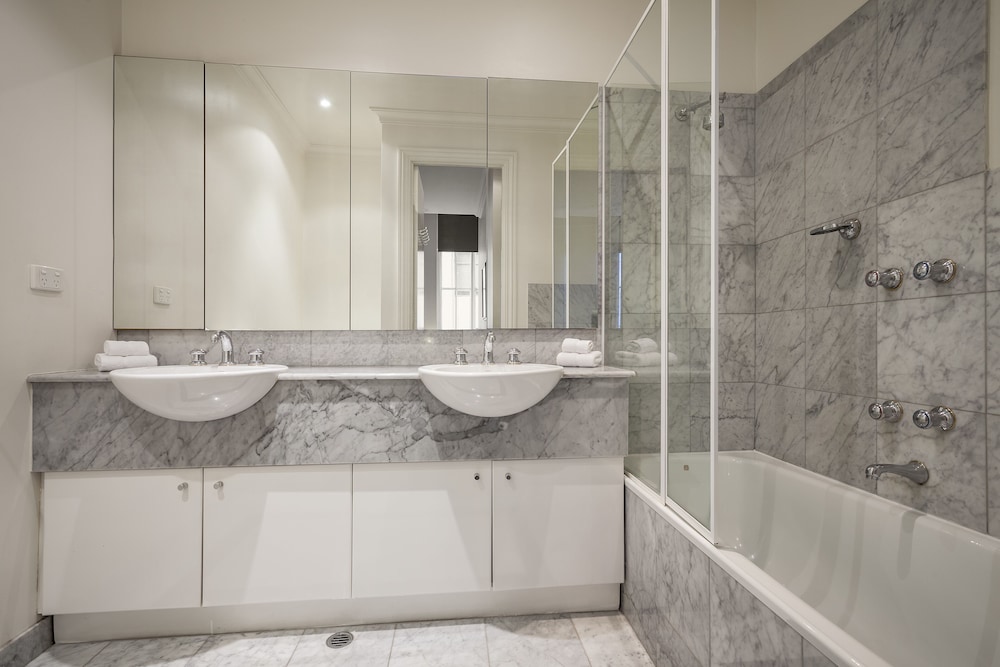 Two Bedroom One Bathroom Executive Apartment thumbnail 6