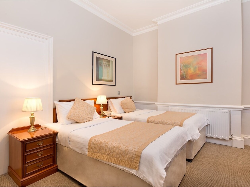 Standard Double or Twin Room, Ensuite photo 2