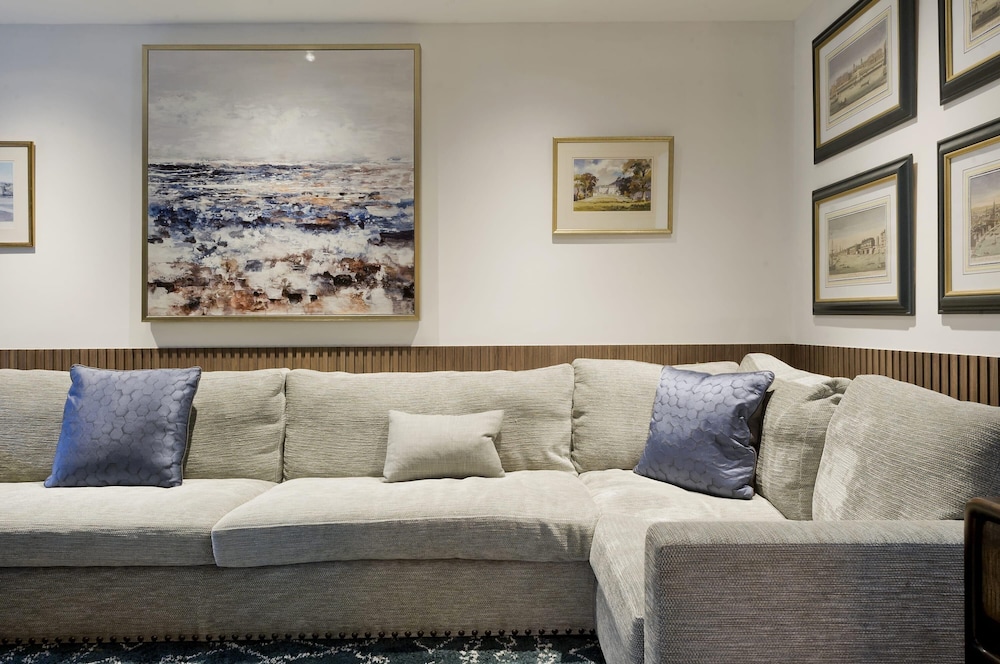 Stunning 5 bed Fulham Home w Indoor Pool Sauna and Private Garden, Photo 11