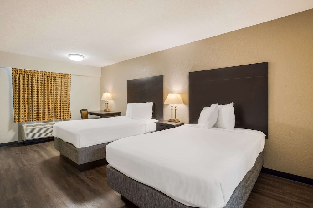 Suite, Multiple Beds, Non Smoking - Photo 1