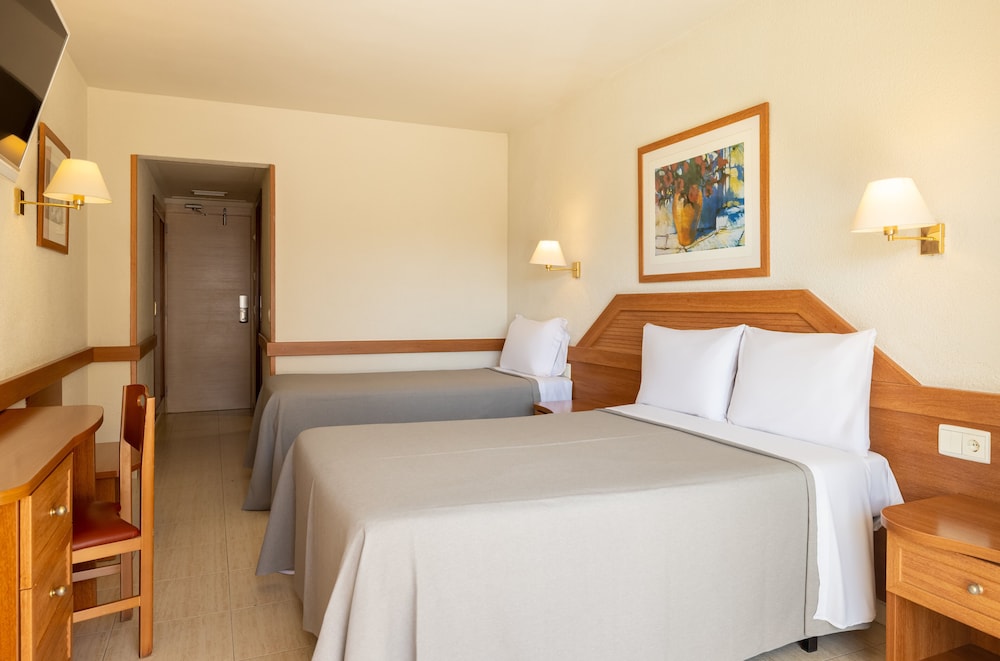 Triple Room, Balcony, Pool View (3 Adults) - Photo 2