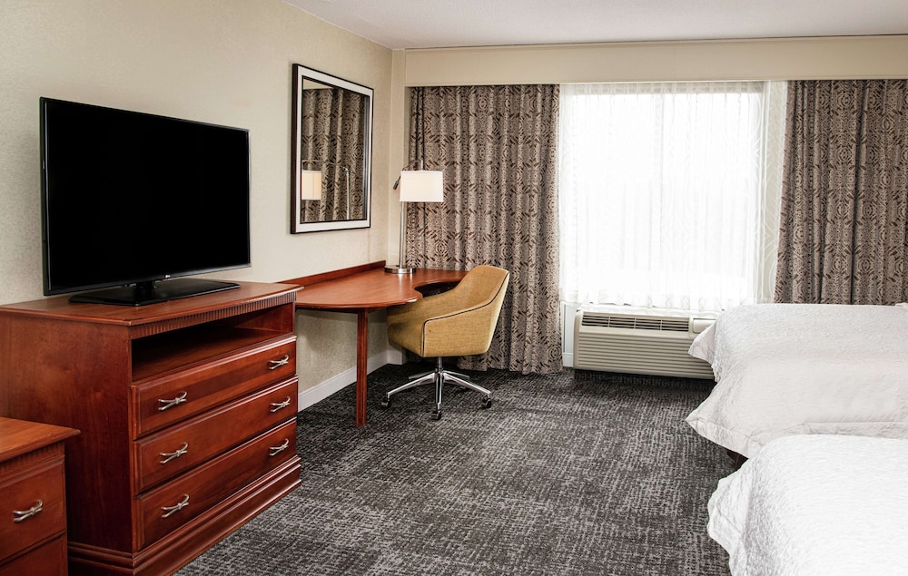 Room, 2 Queen Beds, Accessible, Bathtub (Mobility & Hearing) - Photo 2