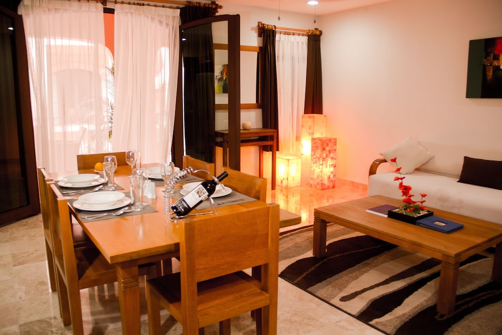 Suite, 3 Bedrooms - Photo 1