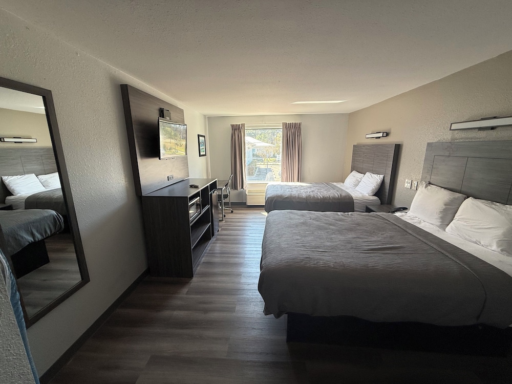 Room, 2 Queen Beds, Non Smoking - Photo 2