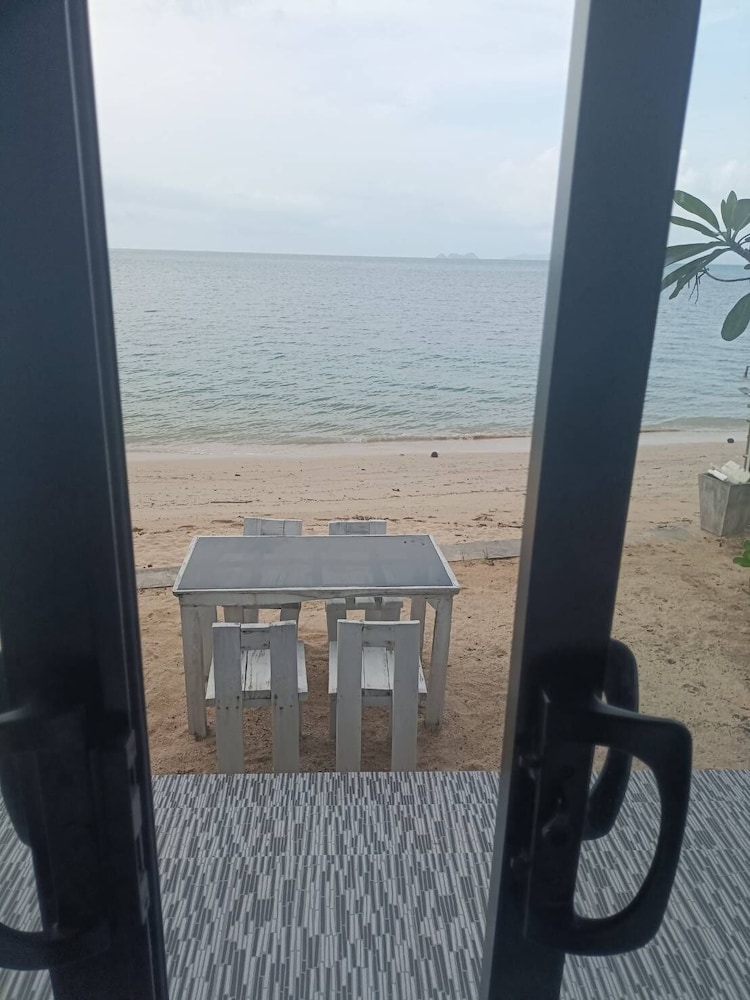 Family Villa, Kitchen, Beachfront - Photo 15