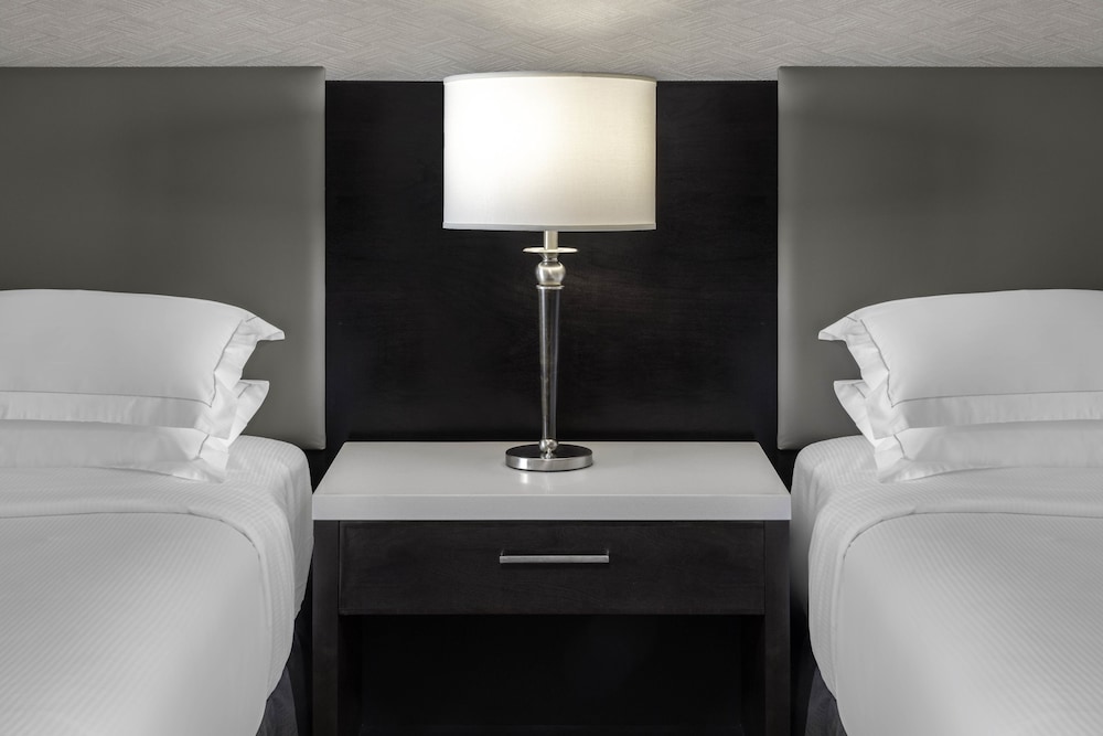 Executive Room, 2 Queen Beds, Club Lounge Access - Photo 3