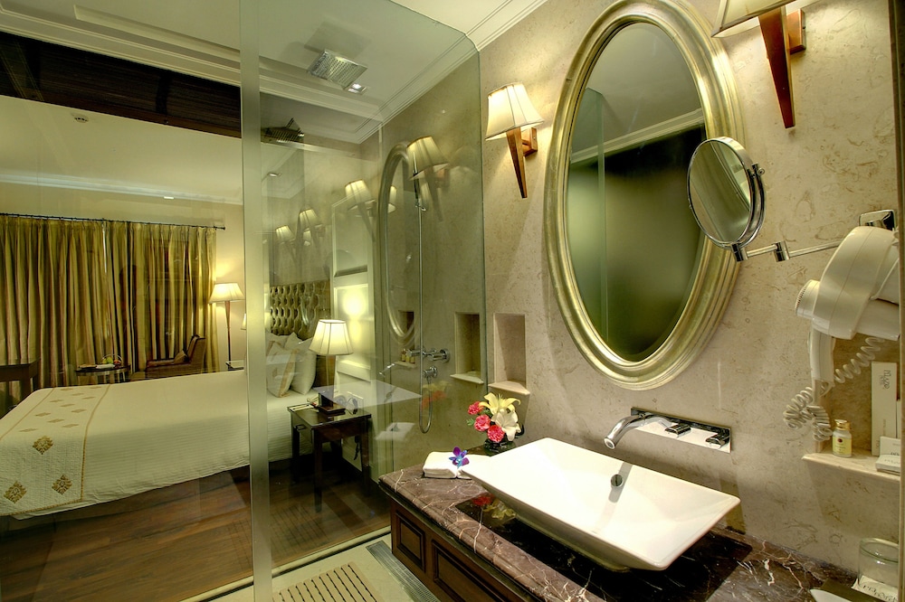 Executive Room, 1 King Bed, Garden View - Photo 3