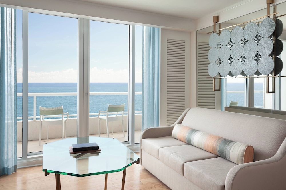 Suite, 1 Bedroom, Balcony, Oceanfront - Photo 2