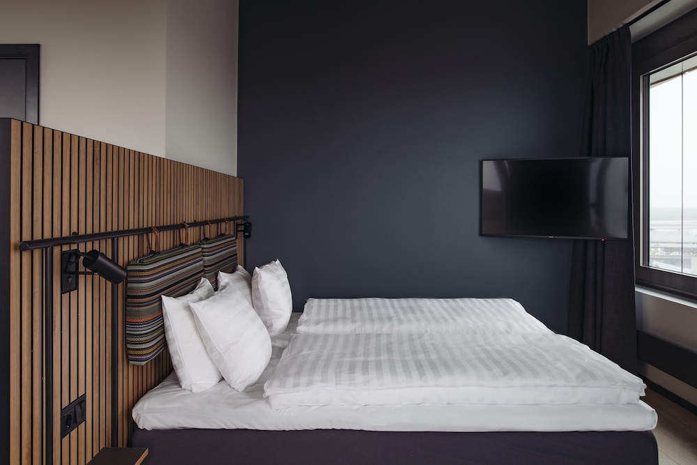 Deluxe Room, 1 King Bed, Non Smoking photo 3