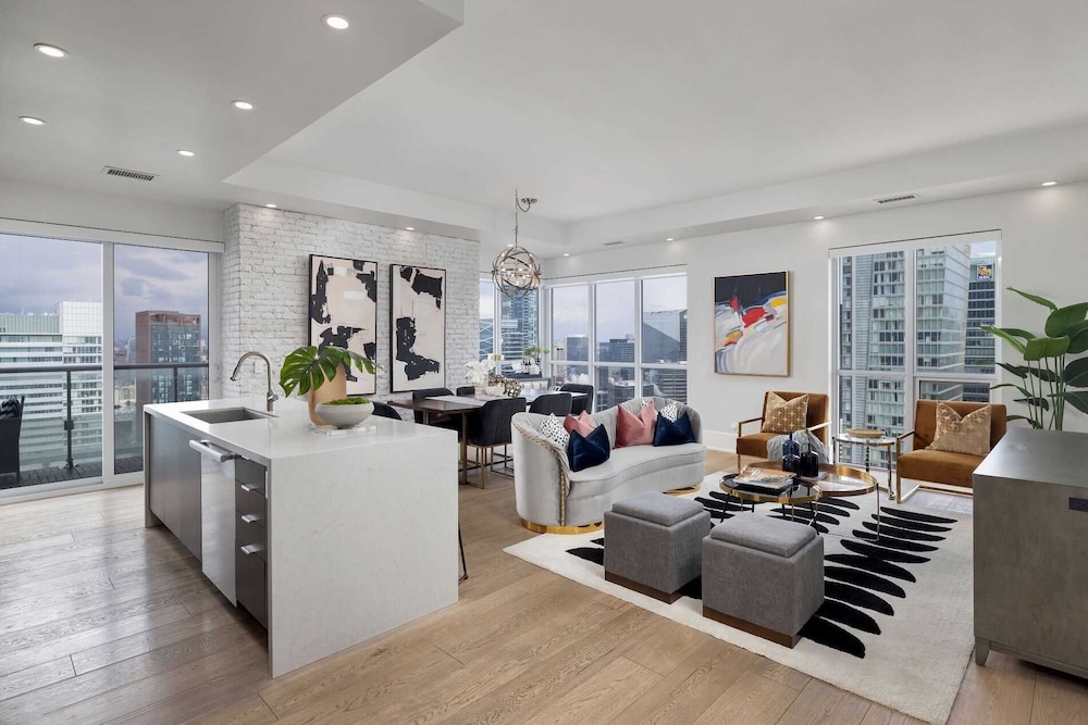 Presidential Penthouse, 3 Bedrooms, Lake View, Executive Level