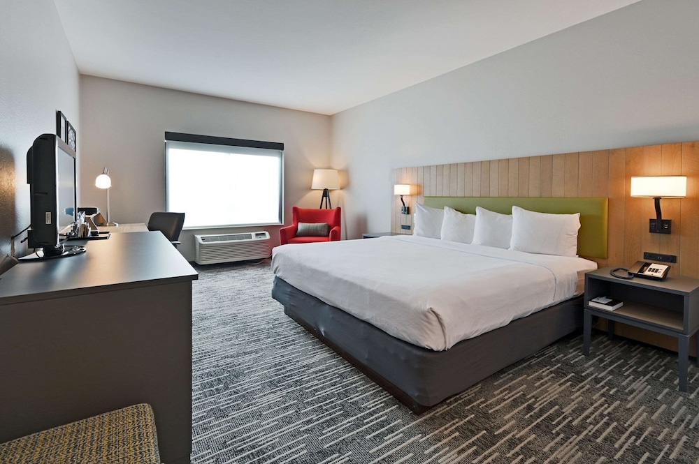 Studio Suite, 1 King Bed, Non Smoking - Photo 1