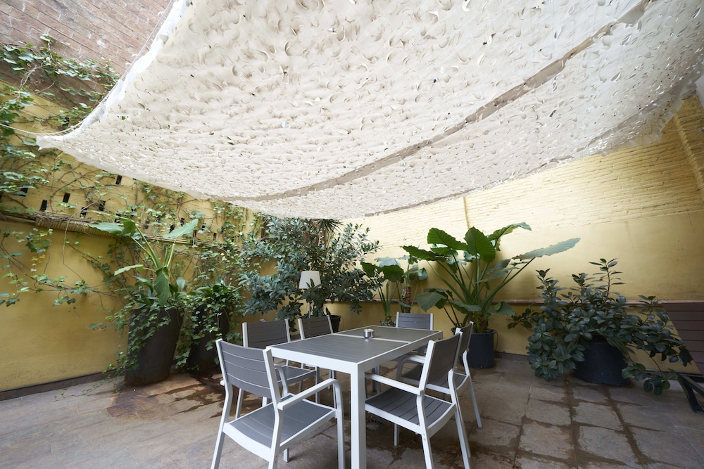 Premium Apartment, 2 Bedrooms, Patio photo 3