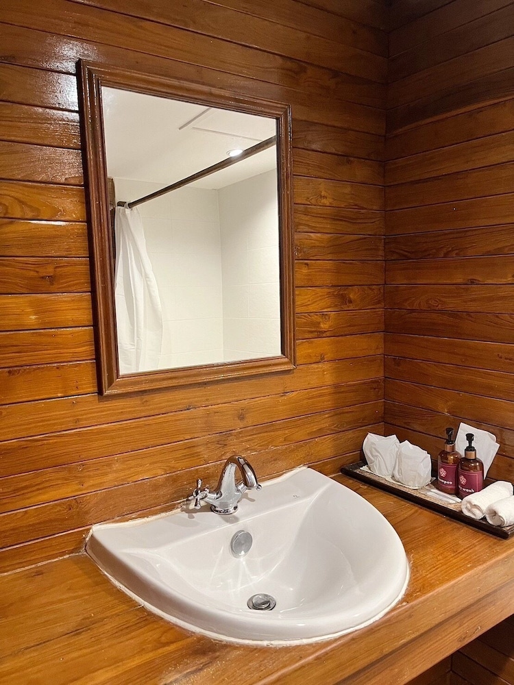 Deluxe Double Room, 1 Queen Bed, City View - Photo 3