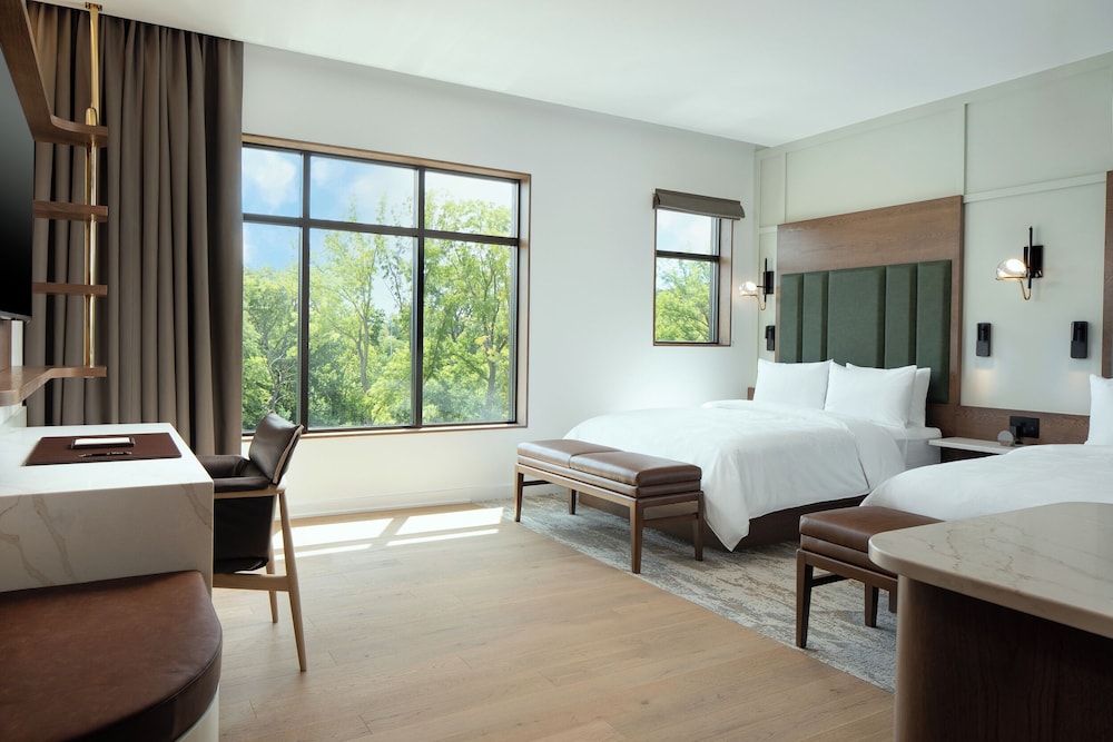 Standard Double Room, 2 Queen Beds, Roll-in Shower, Non Smoking