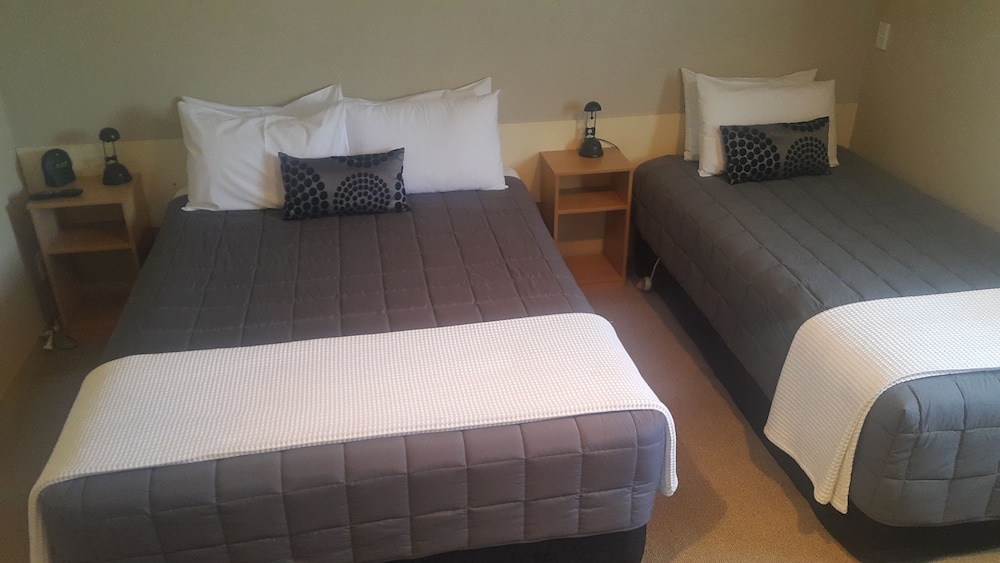 Family Suite, 1 Bedroom, Non Smoking, Pool Access photo 1