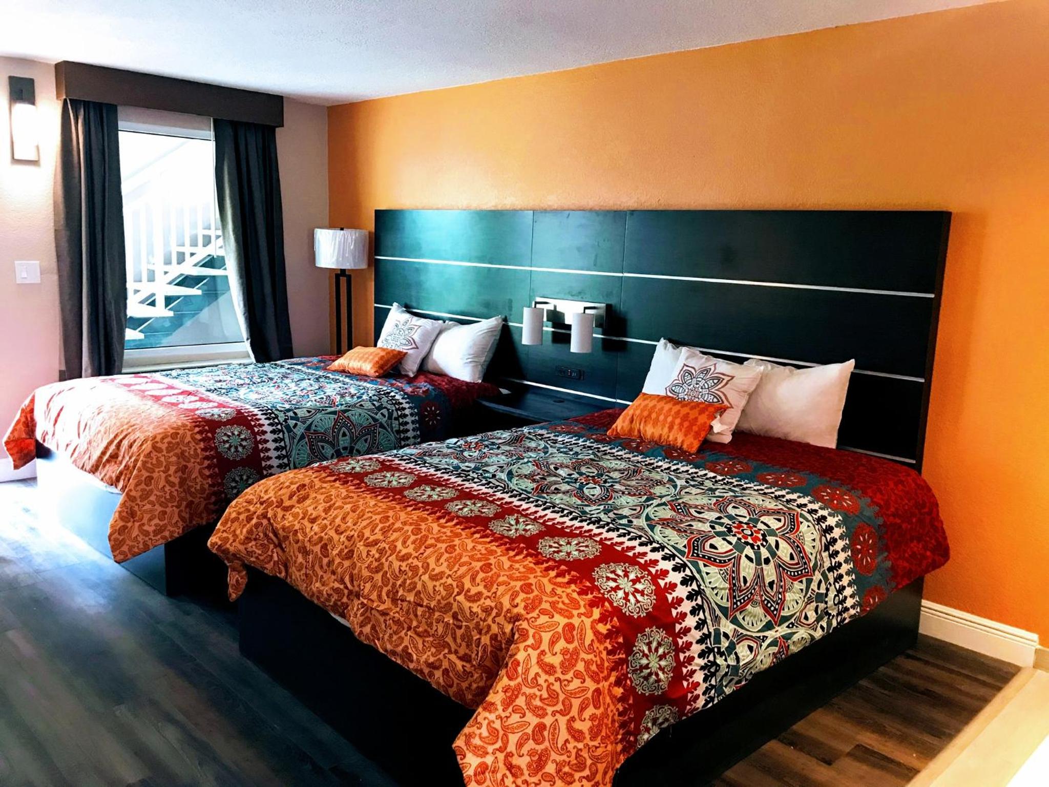 Queen Room with Two Queen Beds - Photo 7