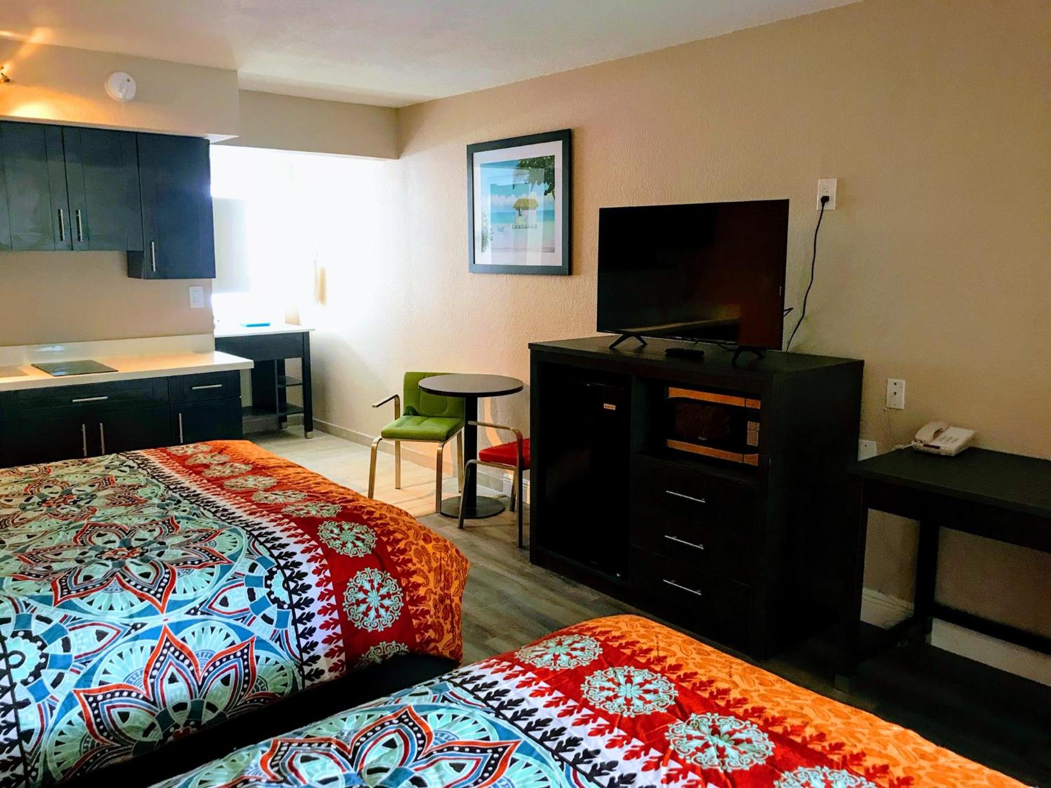 Family Room - Photo 8