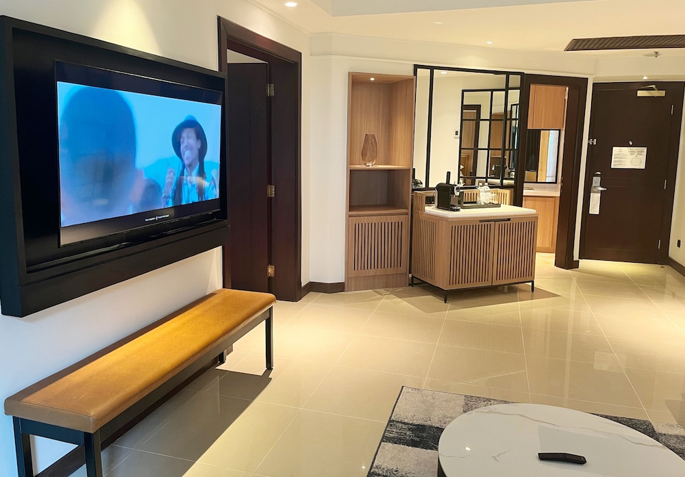 Suite, 1 Bedroom - Photo 3