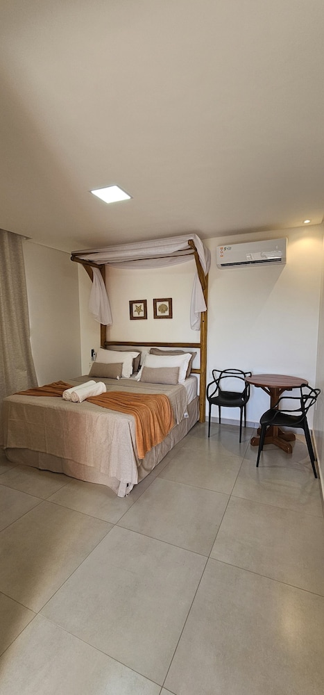 Comfort Room, City View