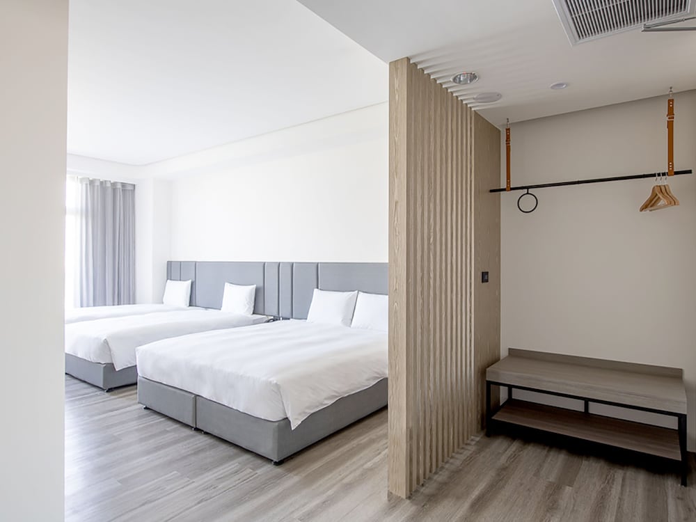 Deluxe Room, 1 Bedroom - Photo 2