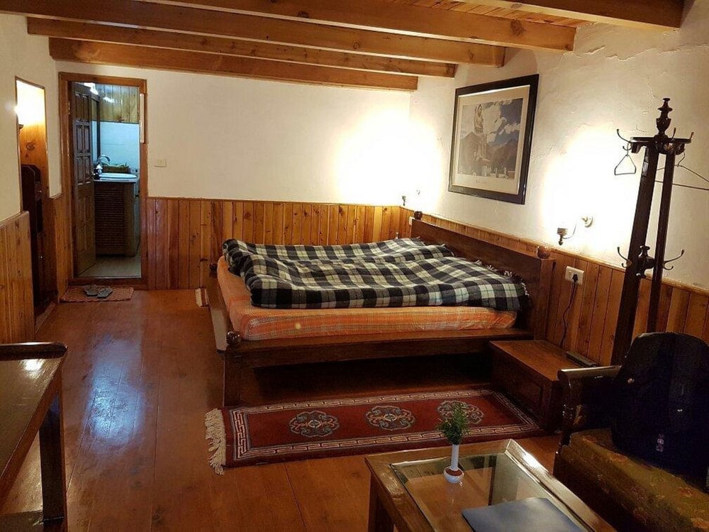 Retreat Room with Mountain View photo 3