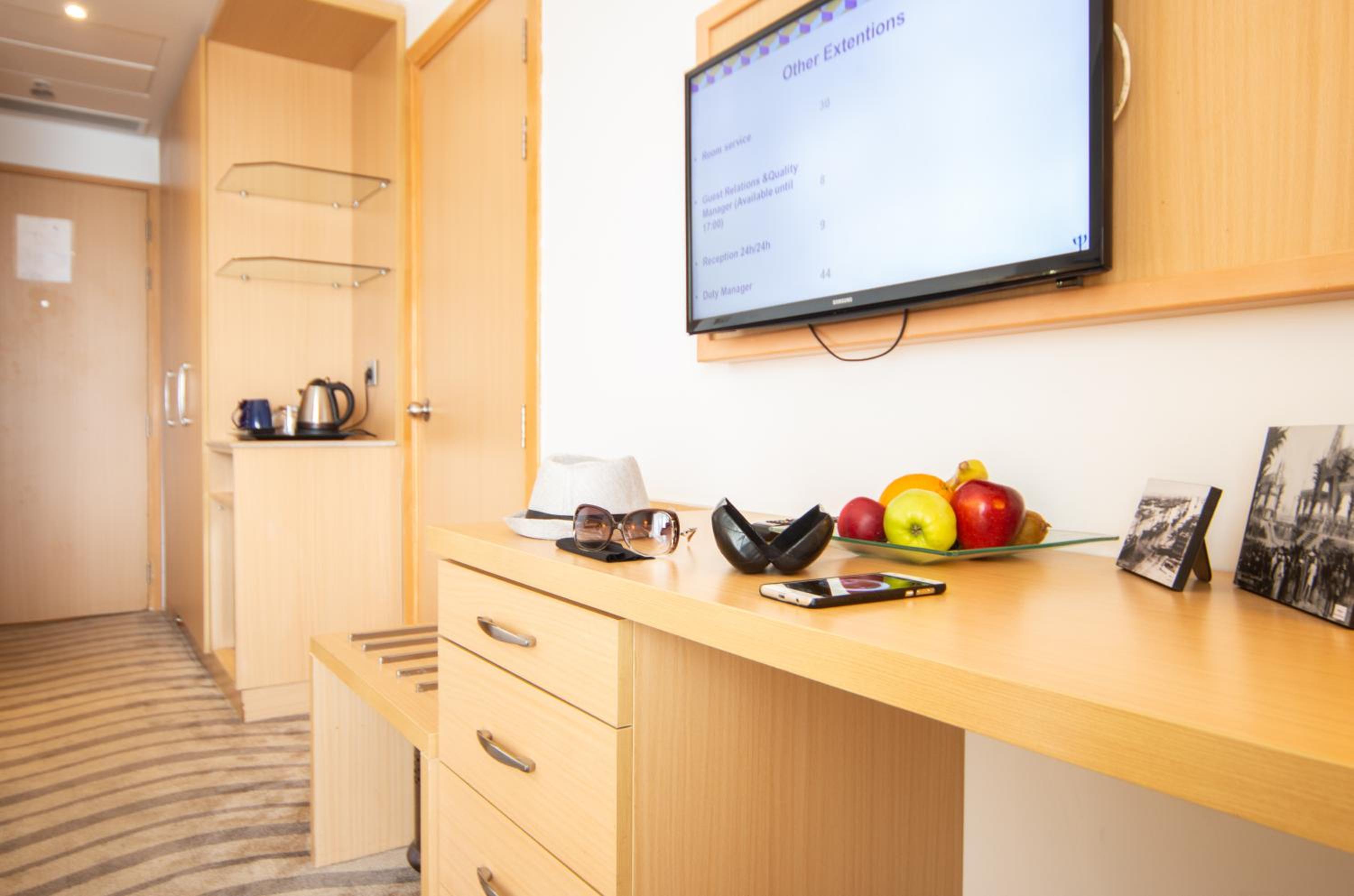 Standard Double Room with Lake View - Photo 8