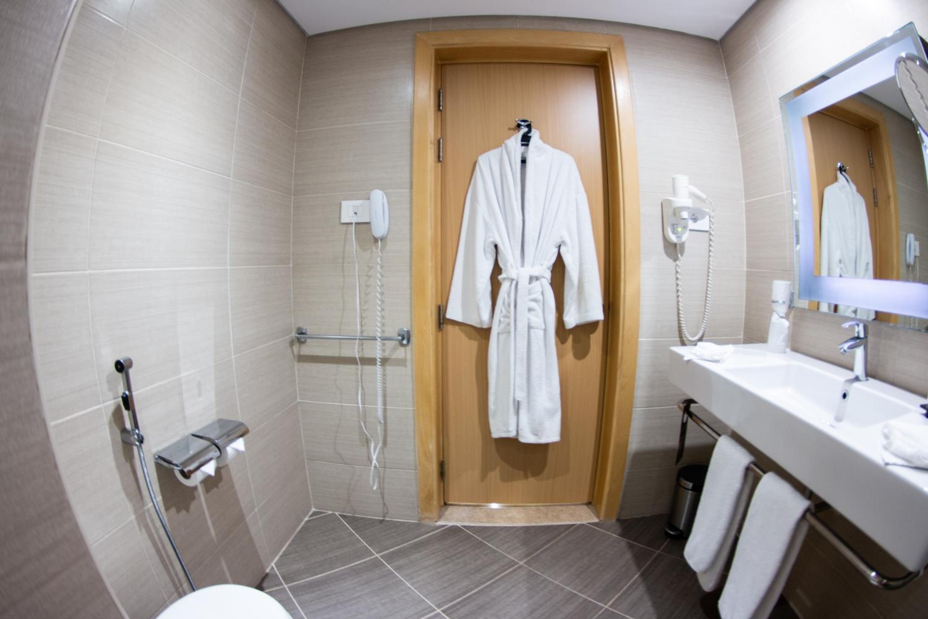 Standard Double Room with Lake View - Photo 3