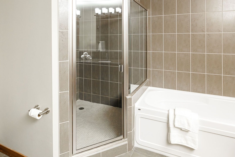 Two Bedroom King Suite - Photo 6