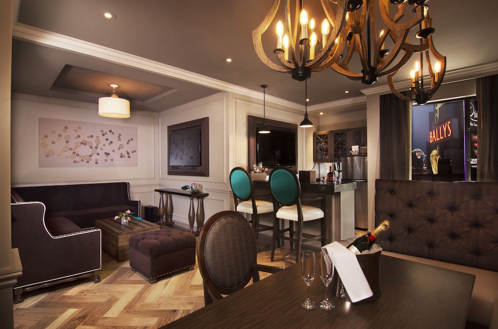 Boulevard Suite King Strip View photo 1