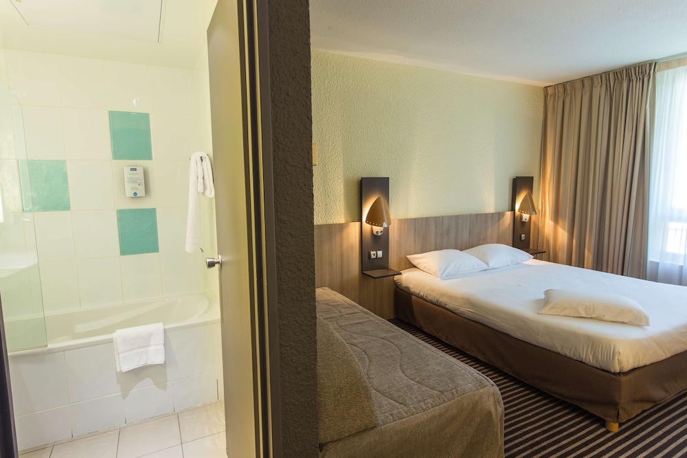 Superior Room, Multiple Beds - Photo 2