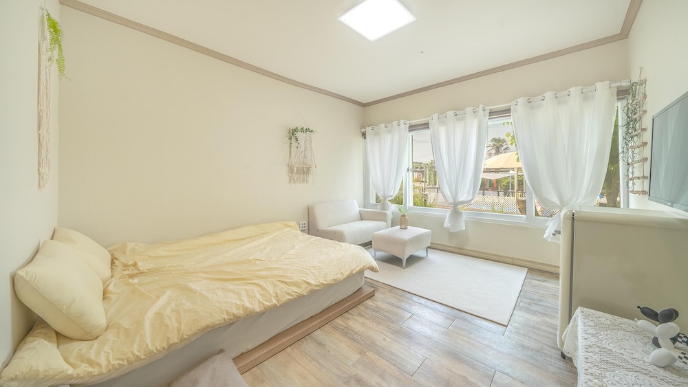 Basic Room, 3 Bedrooms (Family Room) photo 1